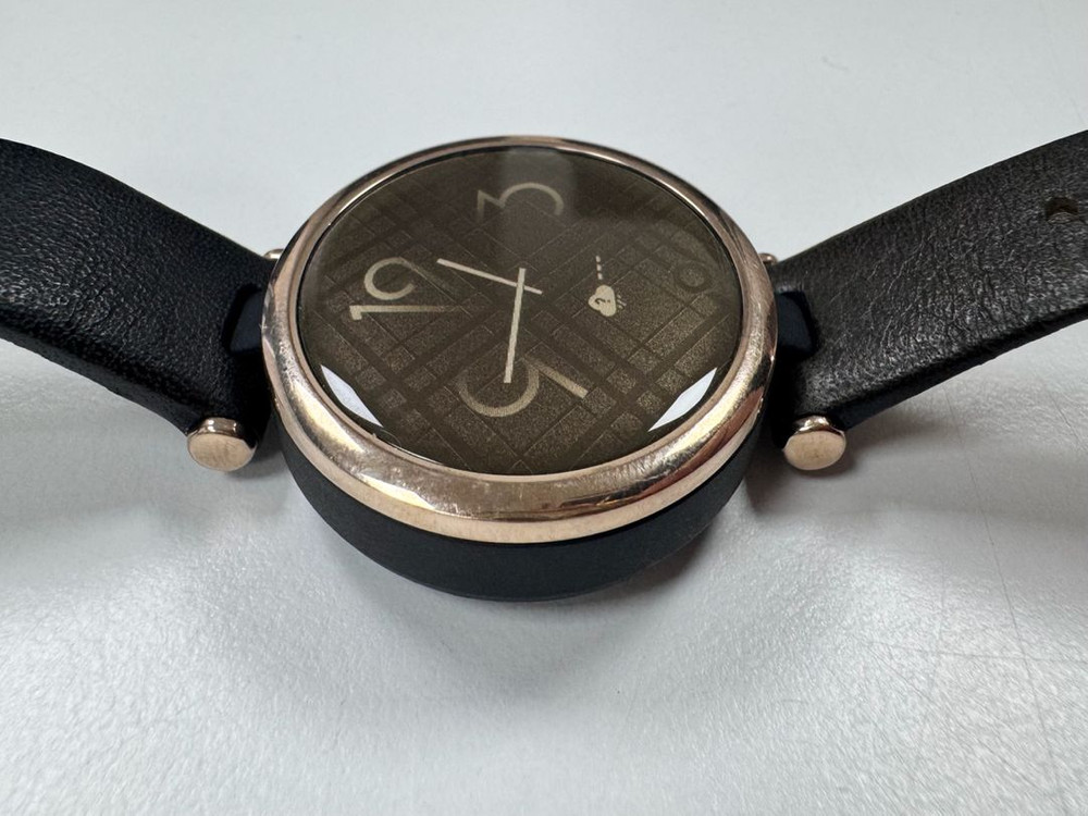 가민 릴리 클래식 에디션 여성용 스마트워치 이미지