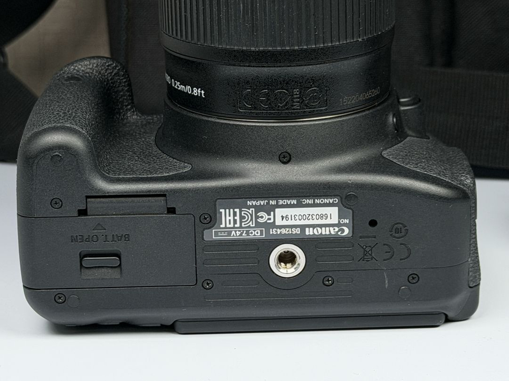 캐논 EOS 700D DSLR 카메라 이미지