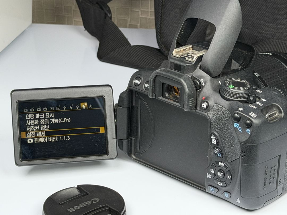 캐논 EOS 700D DSLR 카메라 이미지