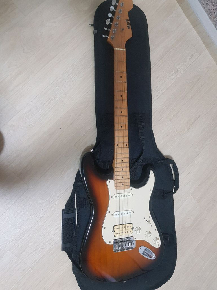 Mark 선버스트 색상의 일렉 기타 이미지