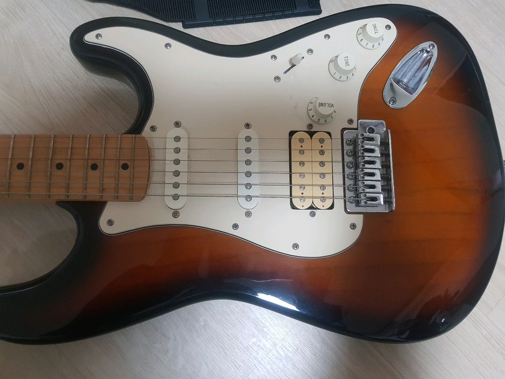 Mark 선버스트 색상의 일렉 기타 이미지