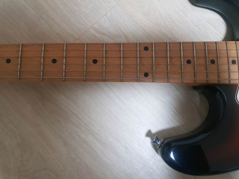 Mark 선버스트 색상의 일렉 기타 이미지