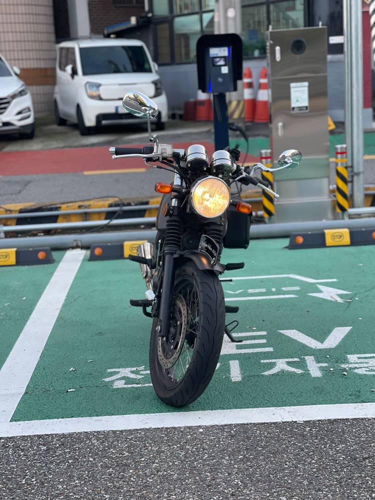 이탈젯 그리폰125 18년식 9,@@@Km 클래식바이크 저렴하게 팝니다. 이미지