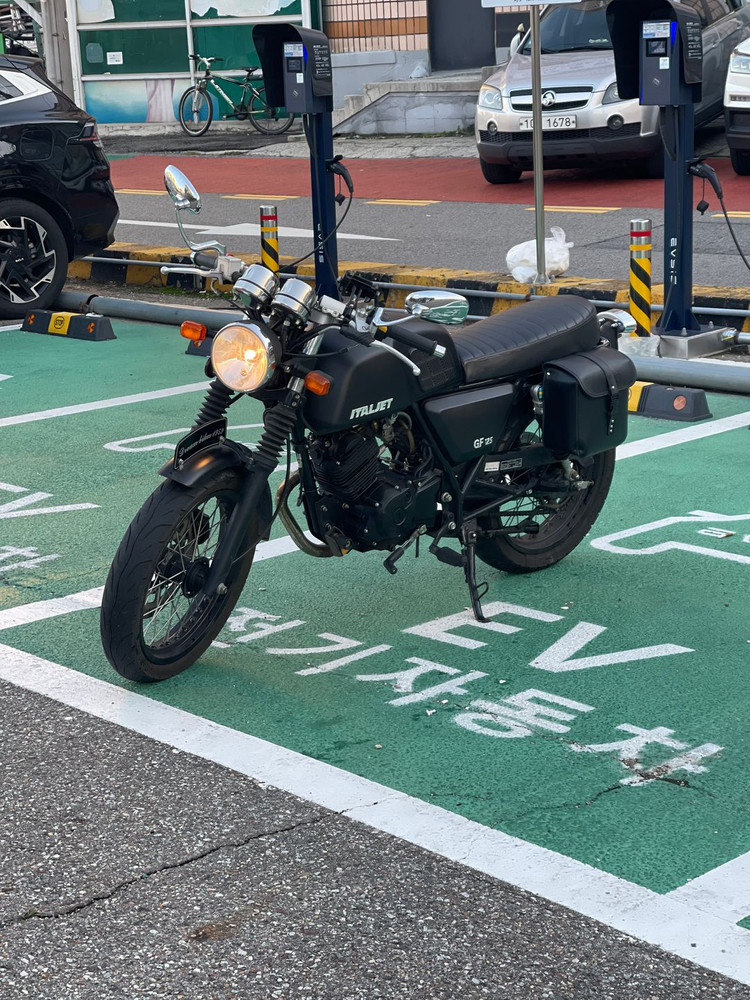 이탈젯 그리폰125 18년식 9,@@@Km 클래식바이크 저렴하게 팝니다. 이미지