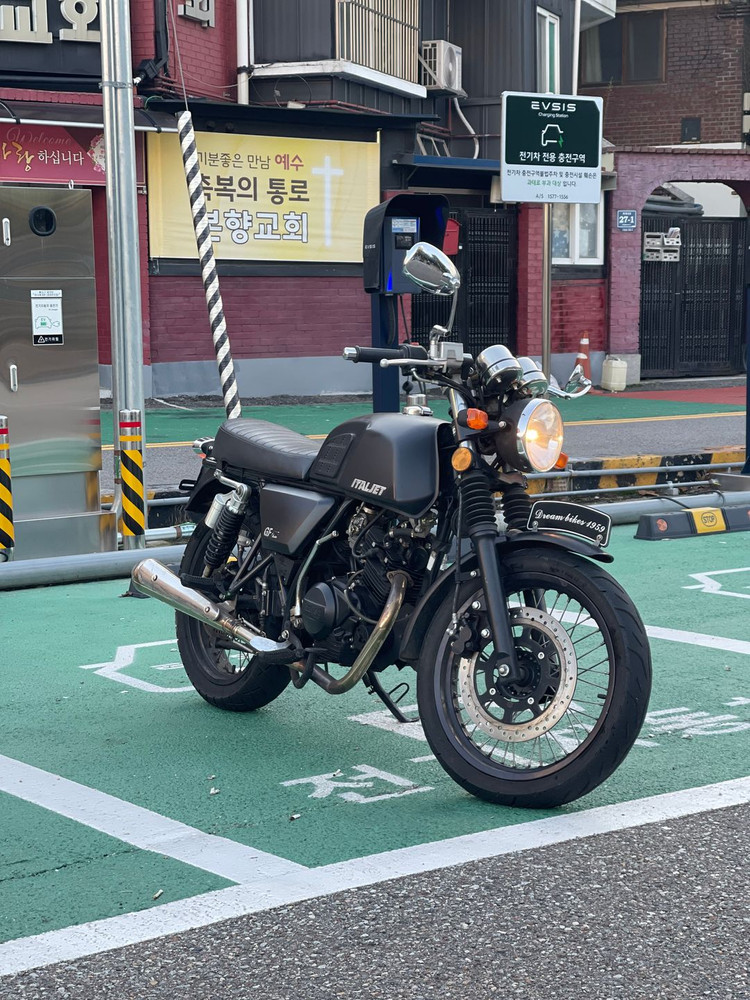 이탈젯 그리폰125 18년식 9,@@@Km 클래식바이크 저렴하게 팝니다. 이미지