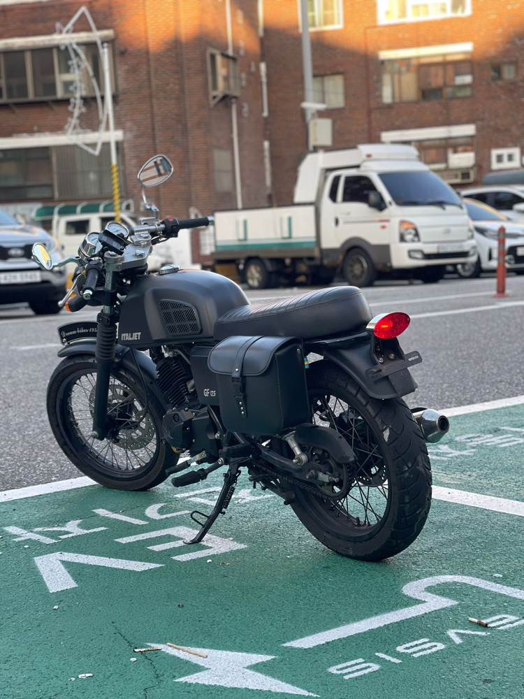 이탈젯 그리폰125 18년식 9,@@@Km 클래식바이크 저렴하게 팝니다. 이미지