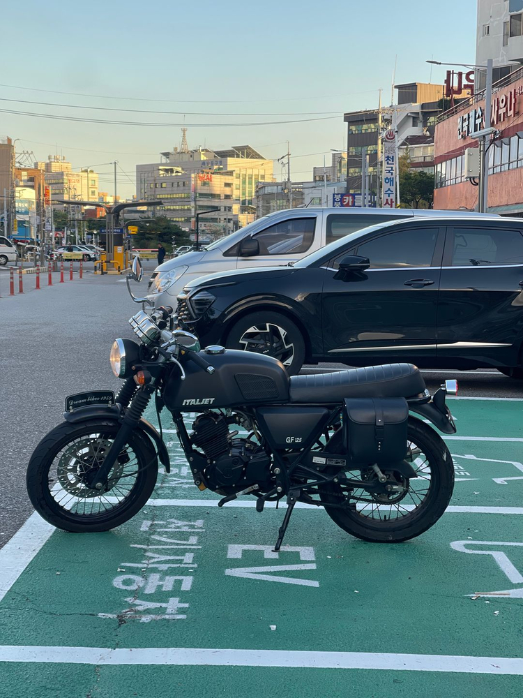 이탈젯 그리폰125 18년식 9,@@@Km 클래식바이크 저렴하게 팝니다. 이미지