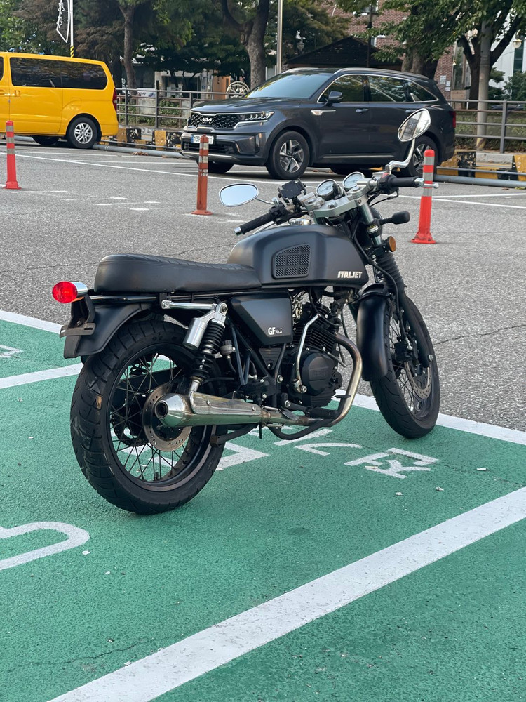 이탈젯 그리폰125 18년식 9,@@@Km 클래식바이크 저렴하게 팝니다. 이미지