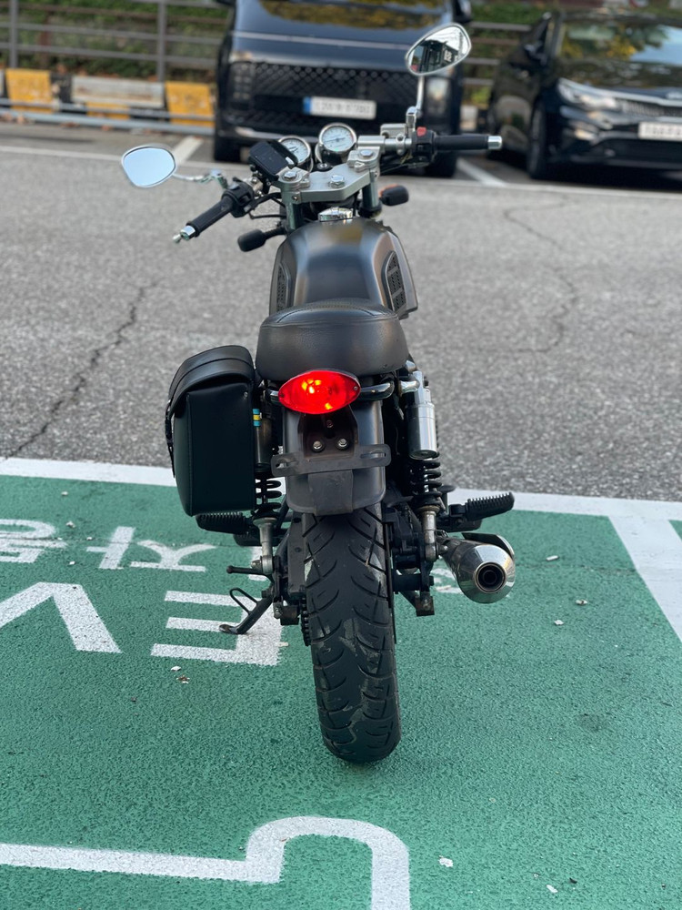 이탈젯 그리폰125 18년식 9,@@@Km 클래식바이크 저렴하게 팝니다. 이미지