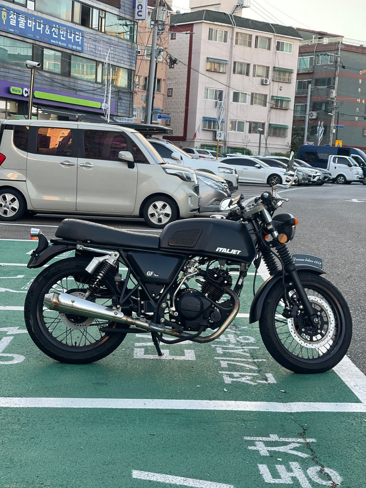 이탈젯 그리폰125 18년식 9,@@@Km 클래식바이크 저렴하게 팝니다. 이미지