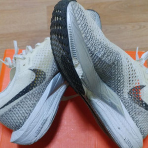 (공일공9917팔사육팔)베이퍼플라이3 ,뉴발란스 퓨어셀V5 (265사이즈) 이미지