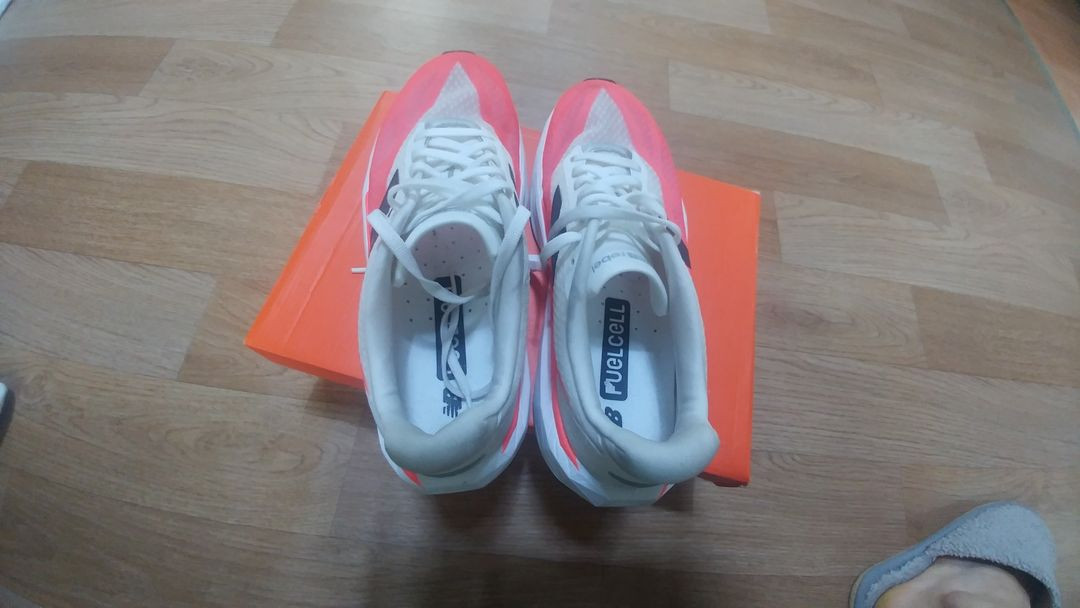 (공일공9917팔사육팔)베이퍼플라이3 ,뉴발란스 퓨어셀V5 (265사이즈) 이미지