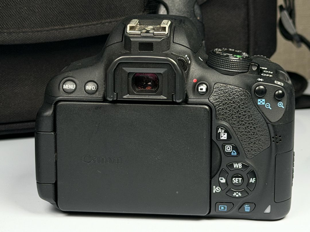 캐논 EOS 700D DSLR 카메라 바디 이미지