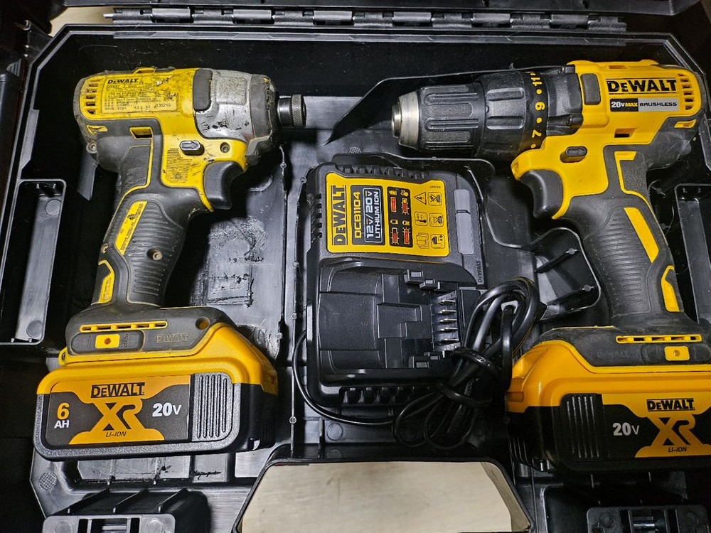 디월트 브러쉬리스 충전 드릴 콤보 (스크류, 임팩) 세트 이미지
