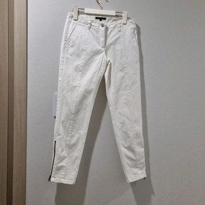 띠어리 화이트 팬츠 이미지