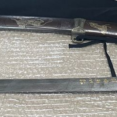 오래된 골동품 가검 이미지