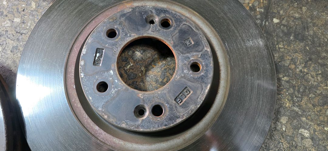 올뉴카니발 앞쪽 브레이크 디스크 캘리퍼 세트 이미지