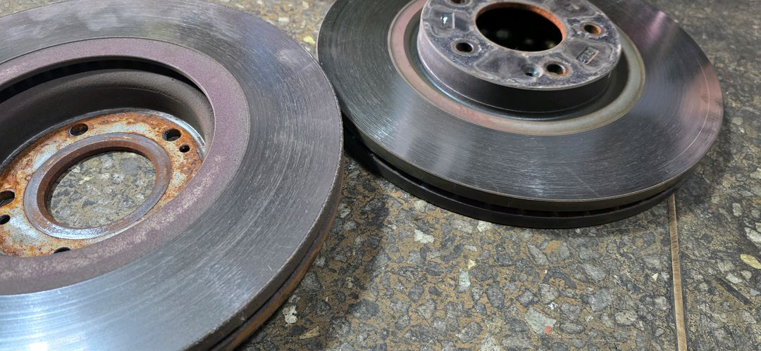 올뉴카니발 앞쪽 브레이크 디스크 캘리퍼 세트 이미지