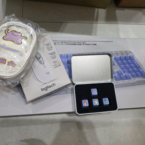 로지텍 메타몽 키보드 라일락 미개봉+라일락키캡+마우스 화이트 미개봉+메타몽 파우치 이미지