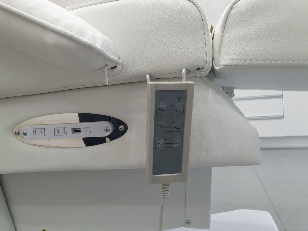 [직거래] 충북혁신도시 네일 피부 미용 시술 전동베드 이미지