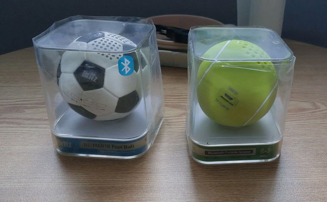 Britz 블루투스 스피커 2종 (풋볼, 테니스볼) 미사용 새제품 이미지
