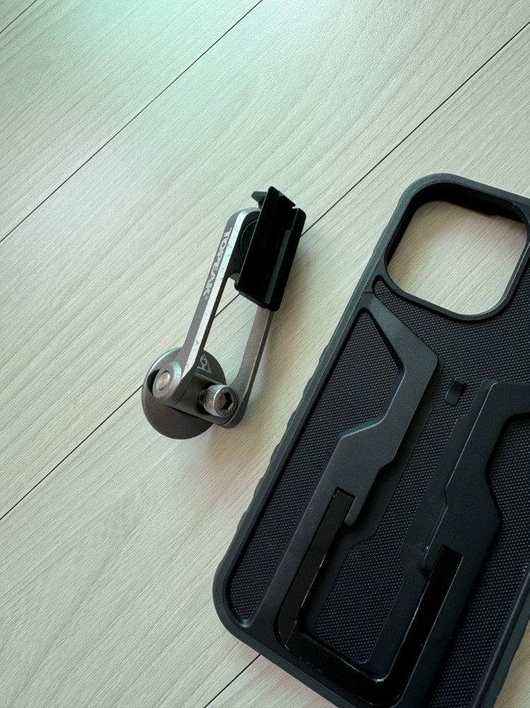 토픽 라이드케이스 마운트 12 프로맥스 아이폰케이스 이미지