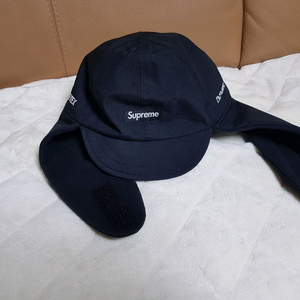 슈프림 고어텍스 이어플랩 캡 모자 블랙 23FW 이미지