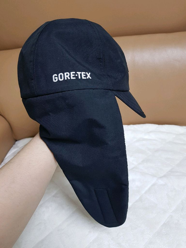 슈프림 고어텍스 이어플랩 캡 모자 블랙 23FW 이미지