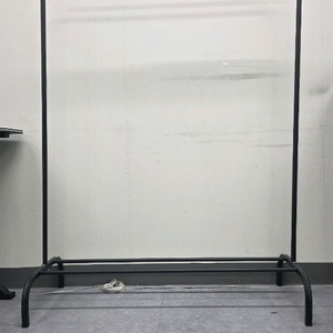 모던한 블랙 철제 옷걸이 행거 이미지