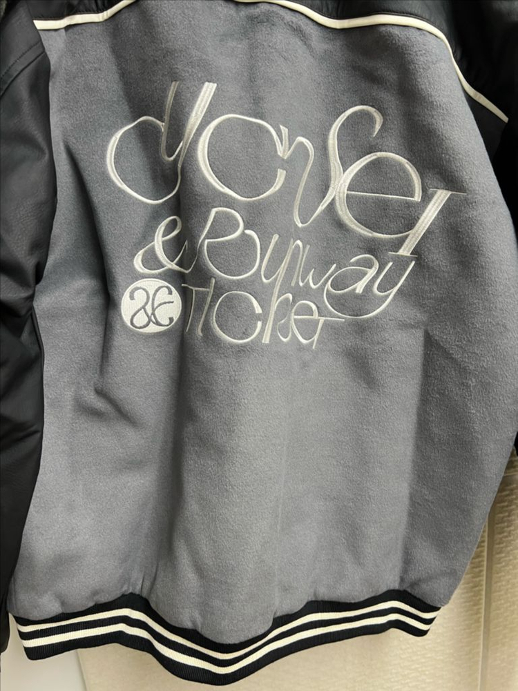 연세대학교 야구 점퍼 이미지