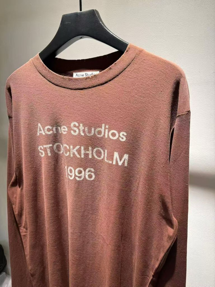 아크네스튜디오 1996로고 초코브라운 롱슬리브 이미지