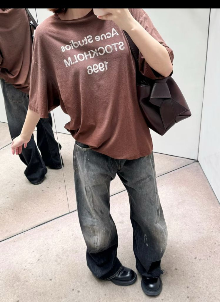 아크네스튜디오 1996로고 초코브라운 롱슬리브 이미지