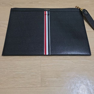 톰브라운 삼선클러치 백(라지)사이즈 남성 이미지