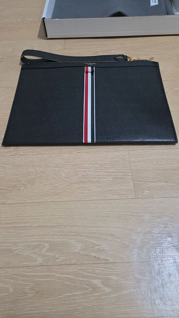 톰브라운 삼선클러치 백(라지)사이즈 남성 이미지