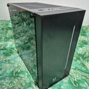 깔끔한 블랙 PC Ryzen7 3700x B550m RX6600 SSD 1Tb 이미지