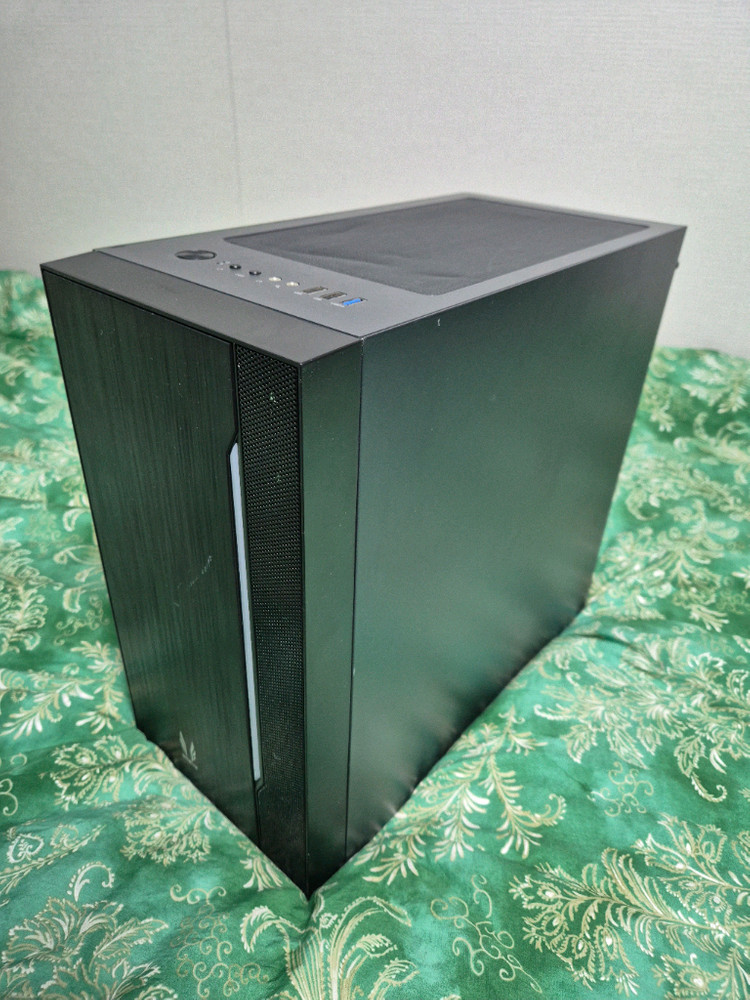 깔끔한 블랙 PC Ryzen7 3700x B550m RX6600 SSD 1Tb 이미지