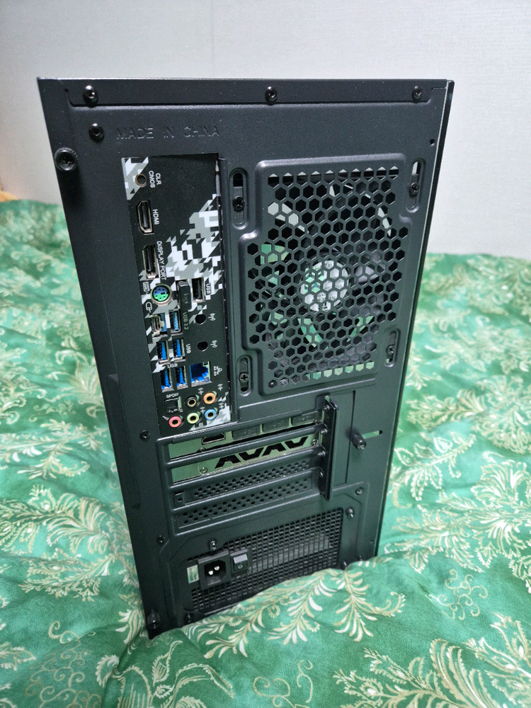 깔끔한 블랙 PC Ryzen7 3700x B550m RX6600 SSD 1Tb 이미지