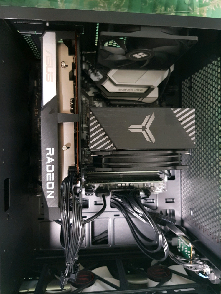 깔끔한 블랙 PC Ryzen7 3700x B550m RX6600 SSD 1Tb 이미지