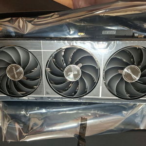 라데온 RX 9070 XT 그래픽카드 이미지