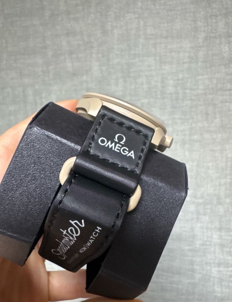 오메가 X 스와치 문스와치 미션 투 주피터 이미지