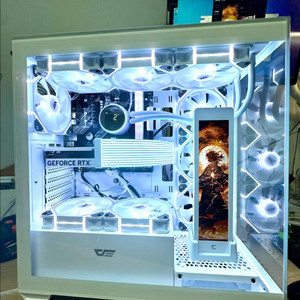 RTX 5060 새 그래픽카드 장착! 화이트 감성 게이밍 PC 완성형 이미지