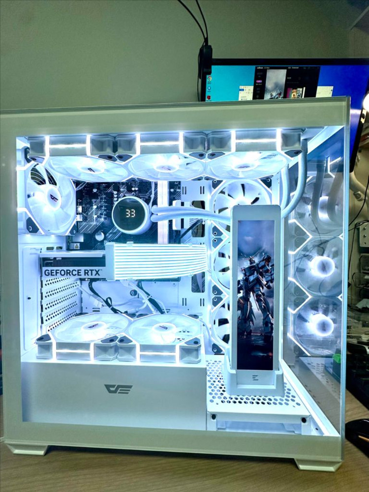 RTX 5060 새 그래픽카드 장착! 화이트 감성 게이밍 PC 완성형 이미지