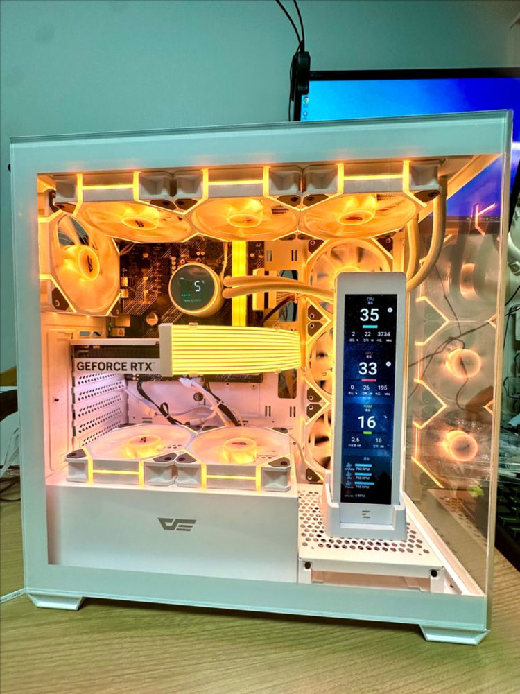 RTX 5060 새 그래픽카드 장착! 화이트 감성 게이밍 PC 완성형 이미지