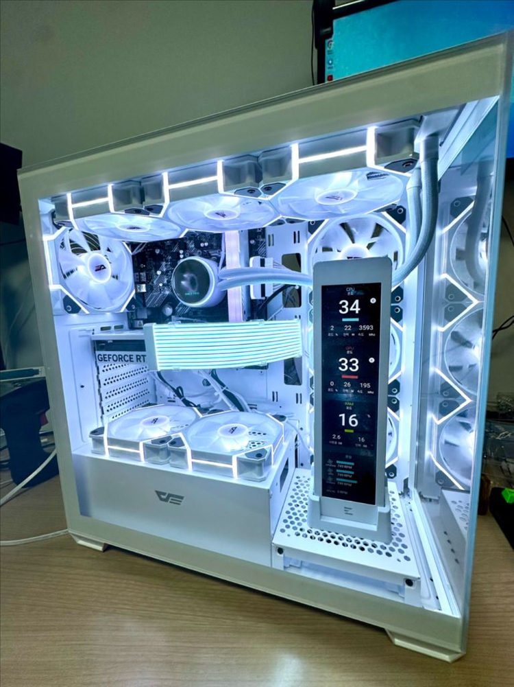 RTX 5060 새 그래픽카드 장착! 화이트 감성 게이밍 PC 완성형 이미지