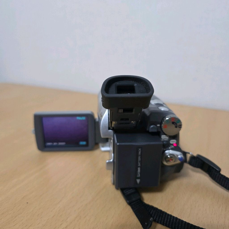 파나소닉 6mm PV-GS120 미니DV 캠코더 이미지