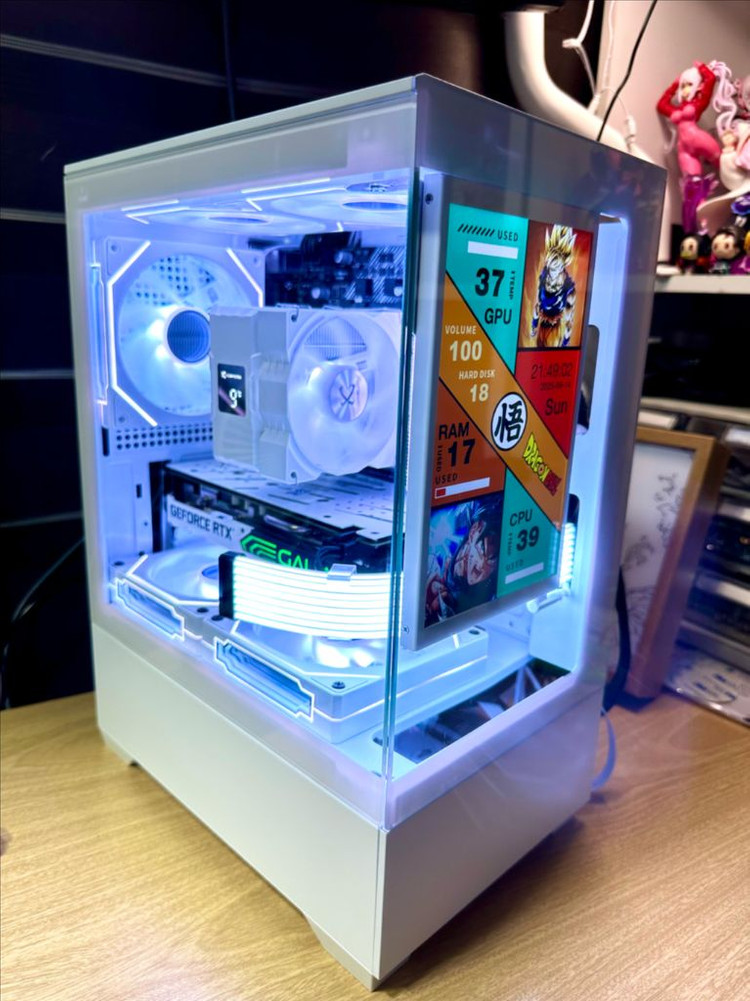 RTX 5060 새 그래픽카드 장착! 화이트 감성 게이밍 데스크탑 PC 컴퓨터 팝니다. 이미지