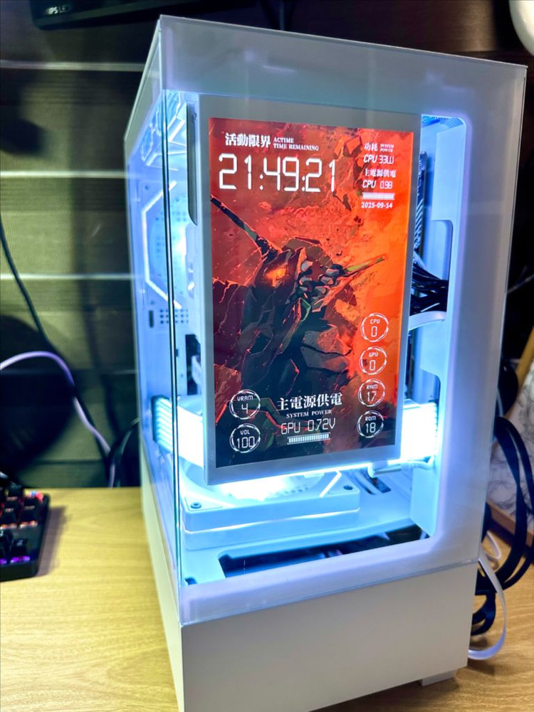 RTX 5060 새 그래픽카드 장착! 화이트 감성 게이밍 데스크탑 PC 컴퓨터 팝니다. 이미지