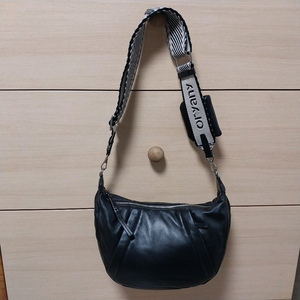 오야니 레더 크루아상백 블랙 양가죽 이미지