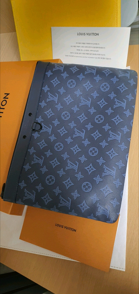 루이비통 쉐도우 클러치/클러치백 한정판 정품S급(감정O)구찌프라다디올고야드샤넬셀린느보테가생로랑버버리발렌시아가가방 이미지