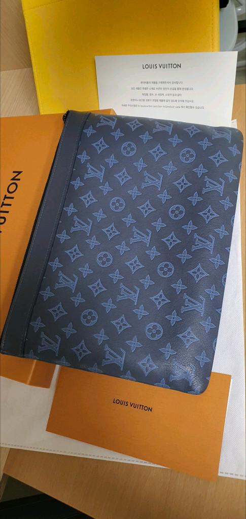 루이비통 쉐도우 클러치/클러치백 한정판 정품S급(감정O)구찌프라다디올고야드샤넬셀린느보테가생로랑버버리발렌시아가가방 이미지